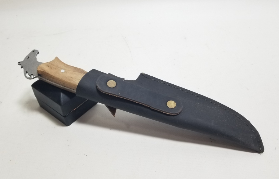 BÜYÜK BOY AHŞAP SAPLI VE AT BAŞLI KAMPÇI BIÇAĞI