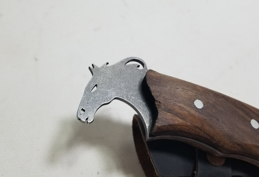 BÜYÜK BOY AHŞAP SAPLI VE AT BAŞLI KAMPÇI BIÇAĞI