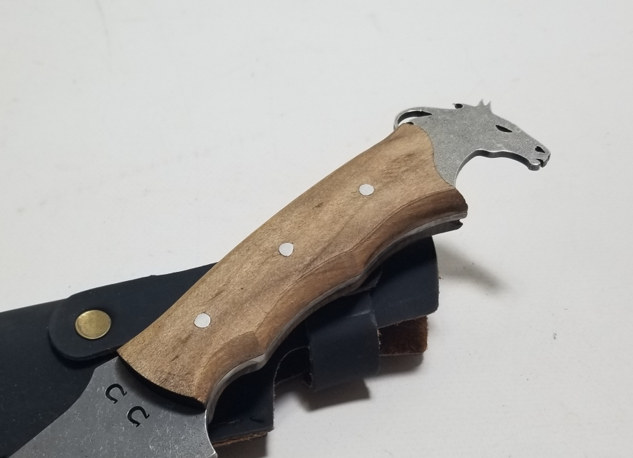 BÜYÜK BOY AHŞAP SAPLI VE AT BAŞLI KAMPÇI BIÇAĞI