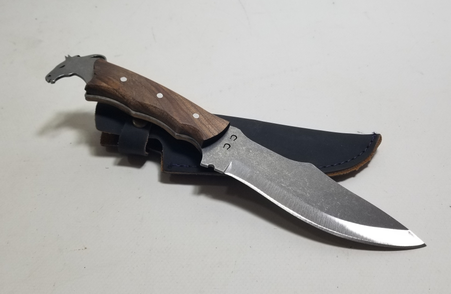 BÜYÜK BOY AHŞAP SAPLI VE AT BAŞLI KAMPÇI BIÇAĞI