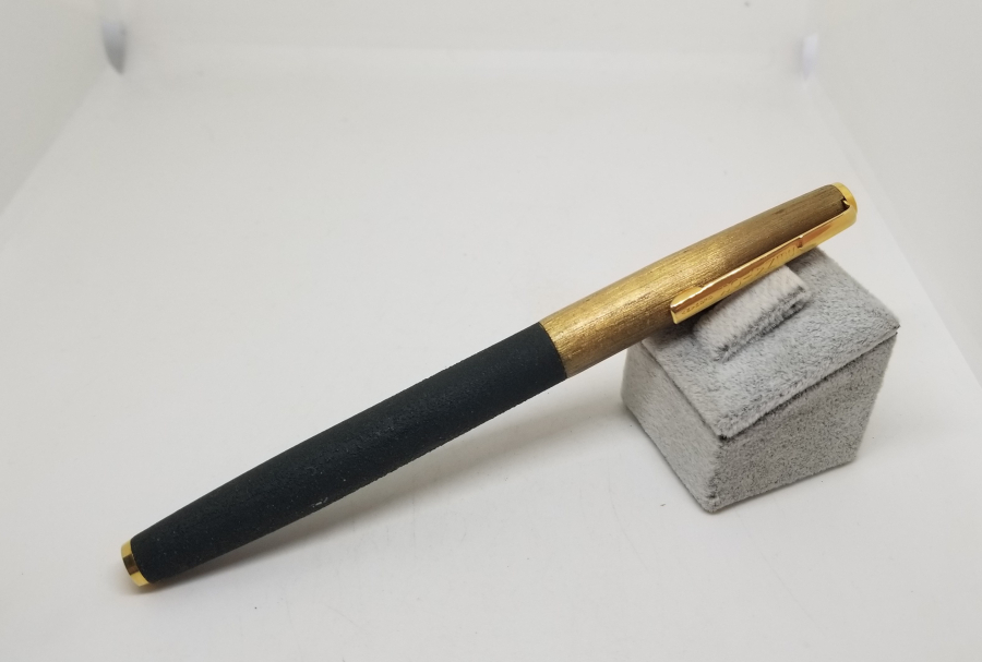 ALTIN KAPLAMA UÇLU SENATOR MARKA DOLMA KALEM