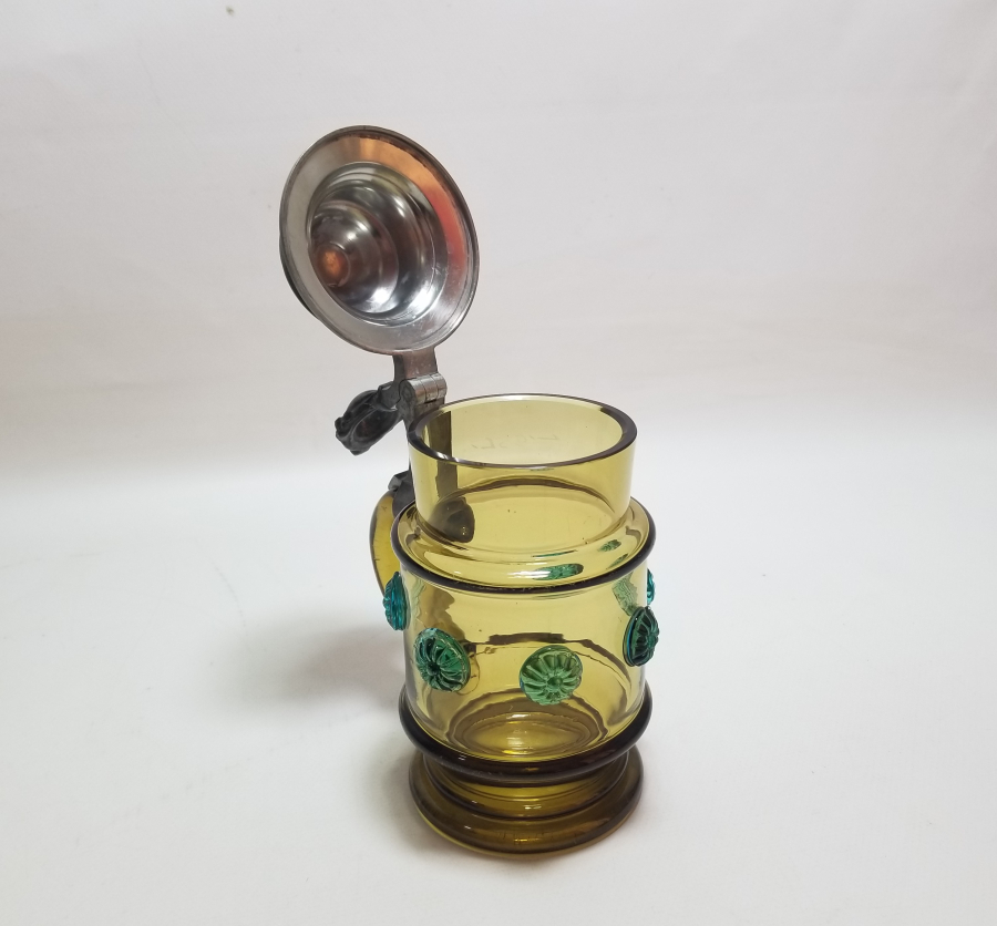 KABARTMA İŞÇİLİKLİ NADİR TİPTE ANTİKA TANKART - BİRA BARDAĞI