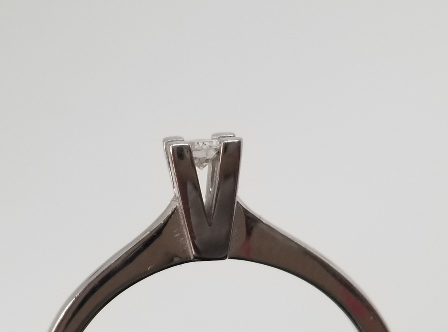 PIRLANTA TAŞLI TEKTAŞ YÜZÜK