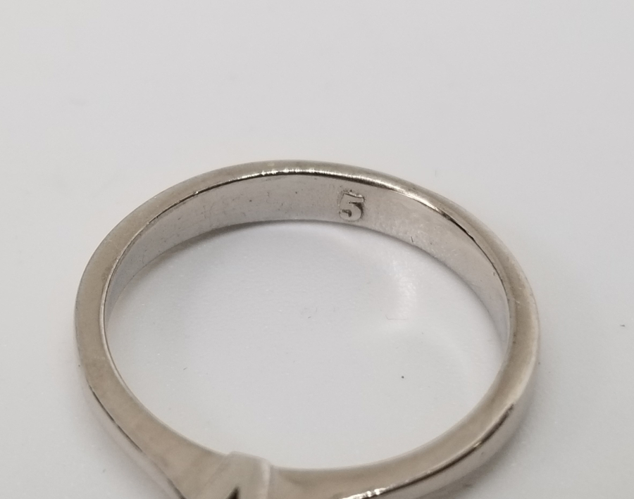 PIRLANTA TAŞLI TEKTAŞ YÜZÜK