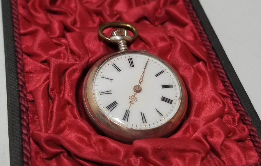 ORİJİNAL KUTUSUNDA KURMALI ANTİKA GÜMÜŞ KASA CEP SAATİ