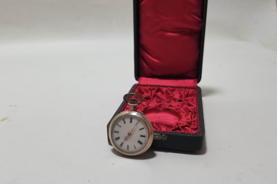 ORİJİNAL KUTUSUNDA KURMALI ANTİKA GÜMÜŞ KASA CEP SAATİ