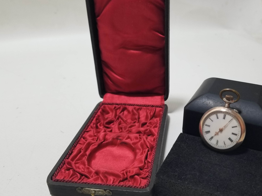 ORİJİNAL KUTUSUNDA KURMALI ANTİKA GÜMÜŞ KASA CEP SAATİ