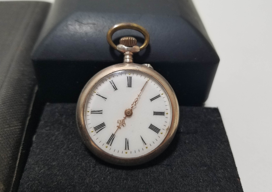 ORİJİNAL KUTUSUNDA KURMALI ANTİKA GÜMÜŞ KASA CEP SAATİ