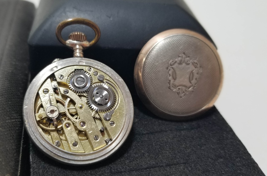 ORİJİNAL KUTUSUNDA KURMALI ANTİKA GÜMÜŞ KASA CEP SAATİ