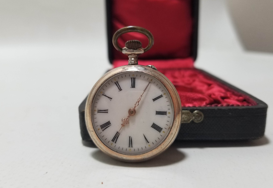 ORİJİNAL KUTUSUNDA KURMALI ANTİKA GÜMÜŞ KASA CEP SAATİ