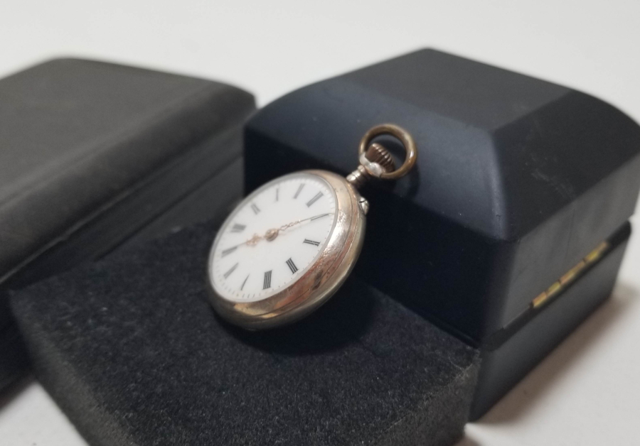 ORİJİNAL KUTUSUNDA KURMALI ANTİKA GÜMÜŞ KASA CEP SAATİ