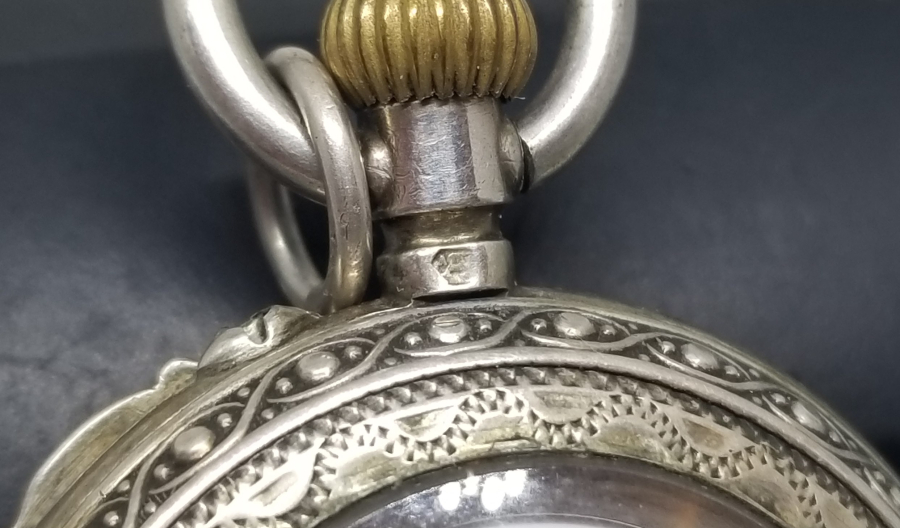 OSMANLI DÖNEMİ NADİR TİPTE KABARTMA İŞÇİLİKLİ GÜMÜŞ KASA CEP SAATİ