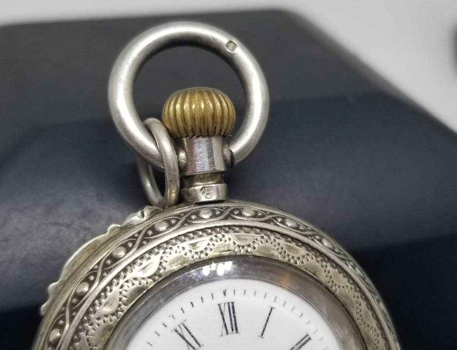 OSMANLI DÖNEMİ NADİR TİPTE KABARTMA İŞÇİLİKLİ GÜMÜŞ KASA CEP SAATİ