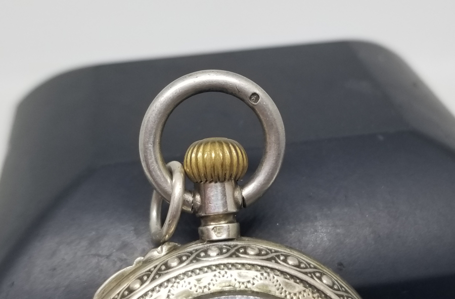 OSMANLI DÖNEMİ NADİR TİPTE KABARTMA İŞÇİLİKLİ GÜMÜŞ KASA CEP SAATİ