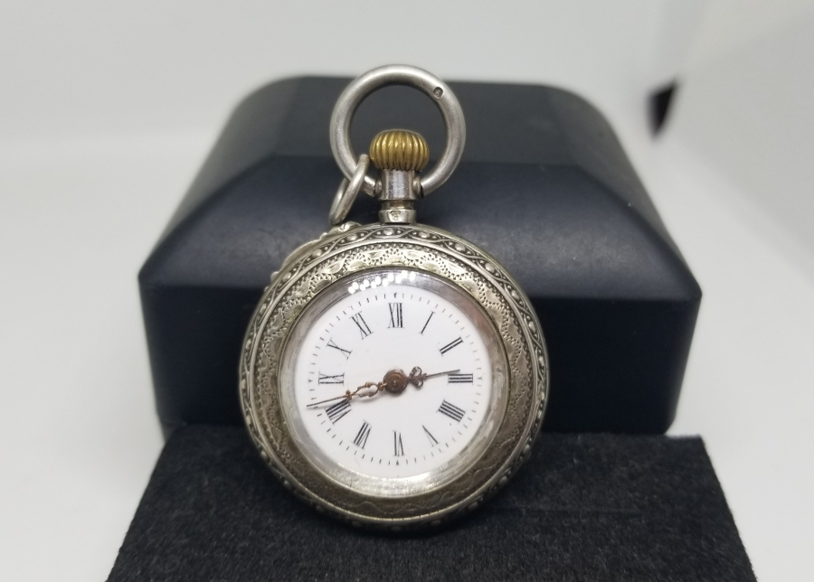 OSMANLI DÖNEMİ NADİR TİPTE KABARTMA İŞÇİLİKLİ GÜMÜŞ KASA CEP SAATİ