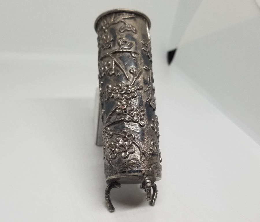 NADİR TİPTE KABARTMA İŞÇİLİKLİ GÜMÜŞ KAPLAMA UZAKDOĞU TÜTSÜLÜK