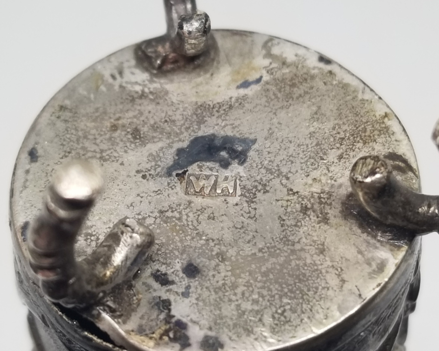 NADİR TİPTE KABARTMA İŞÇİLİKLİ GÜMÜŞ KAPLAMA UZAKDOĞU TÜTSÜLÜK