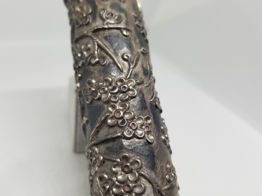 NADİR TİPTE KABARTMA İŞÇİLİKLİ GÜMÜŞ KAPLAMA UZAKDOĞU TÜTSÜLÜK