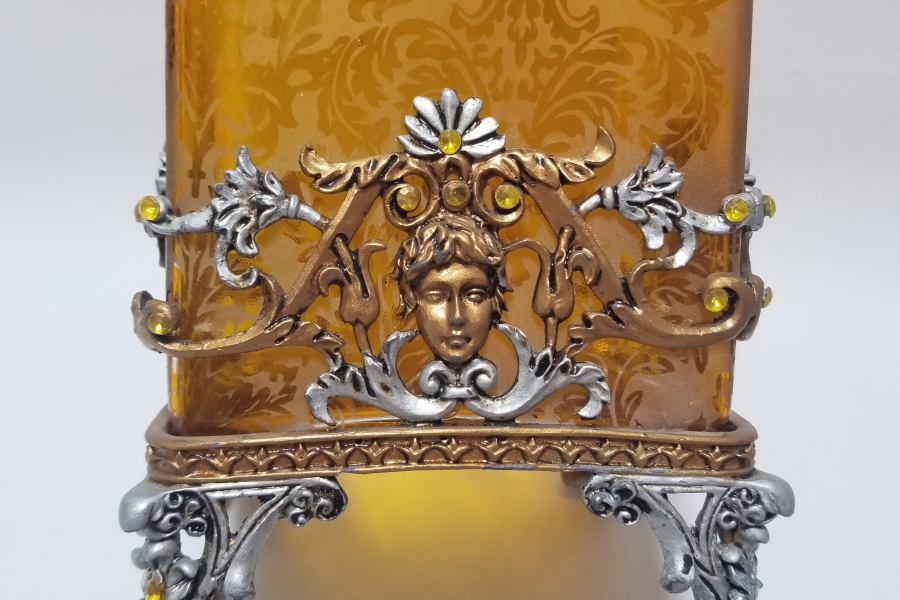 KABARTMA İŞÇİLİKLİ AVRUPA YAPIMI ANTİKA KAPAKLI CAM KUTU