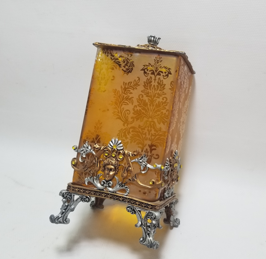 KABARTMA İŞÇİLİKLİ AVRUPA YAPIMI ANTİKA KAPAKLI CAM KUTU