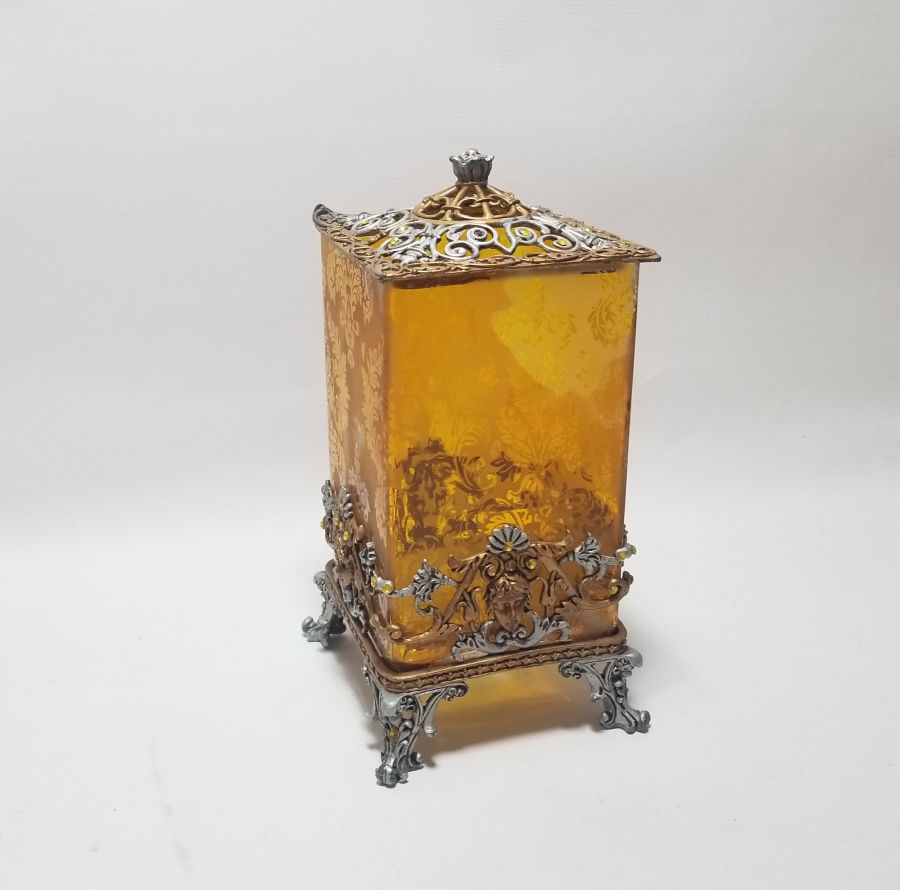 KABARTMA İŞÇİLİKLİ AVRUPA YAPIMI ANTİKA KAPAKLI CAM KUTU