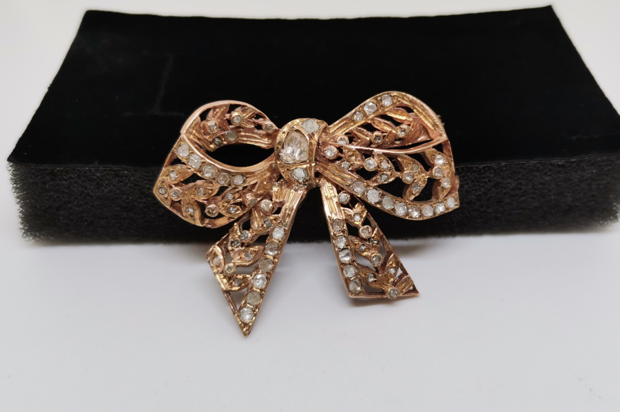 ÖZEL YAPIM FİYONK FORMLU ANTİKA ELMAS BROŞ