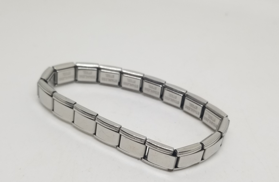 ESNER YAPILI ÇELİK BİLEKLİK