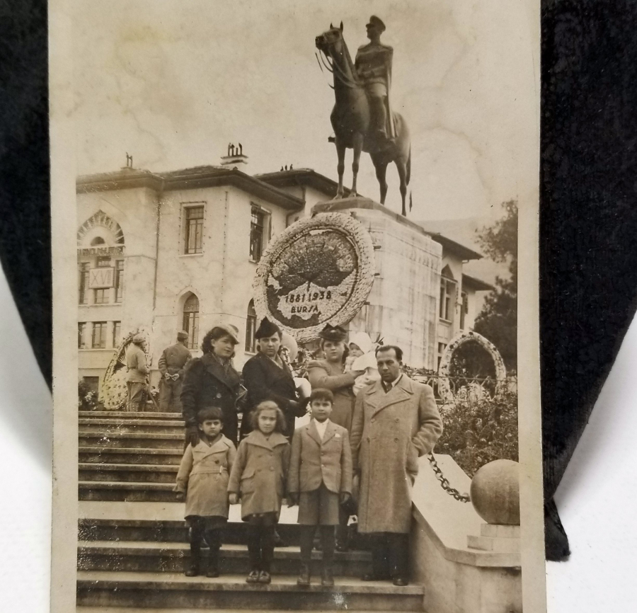 BURSA'DA 10 KASIM TÖRENLERİ KONULU SİYAH BEYAZ BURSA FOTOĞRAF