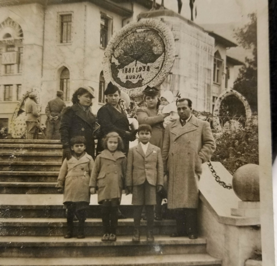 BURSA'DA 10 KASIM TÖRENLERİ KONULU SİYAH BEYAZ BURSA FOTOĞRAF