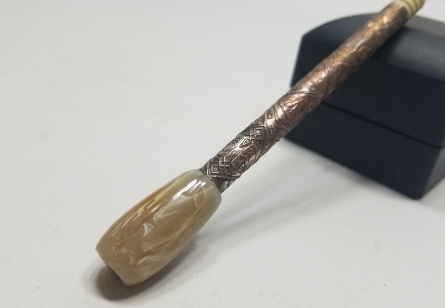 ÜZERİ İBRANİCE YAZILI KABARTMA İŞÇİLİKLİ ANTİKA SİGARA AĞIZLIĞI