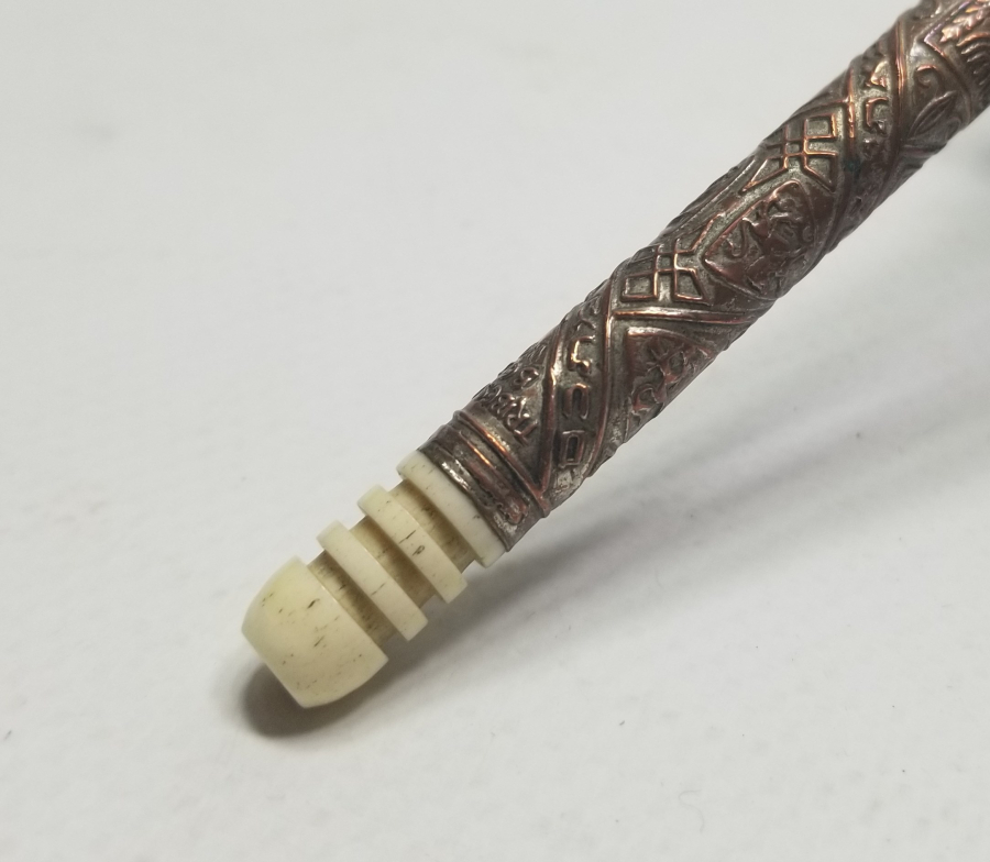 ÜZERİ İBRANİCE YAZILI KABARTMA İŞÇİLİKLİ ANTİKA SİGARA AĞIZLIĞI