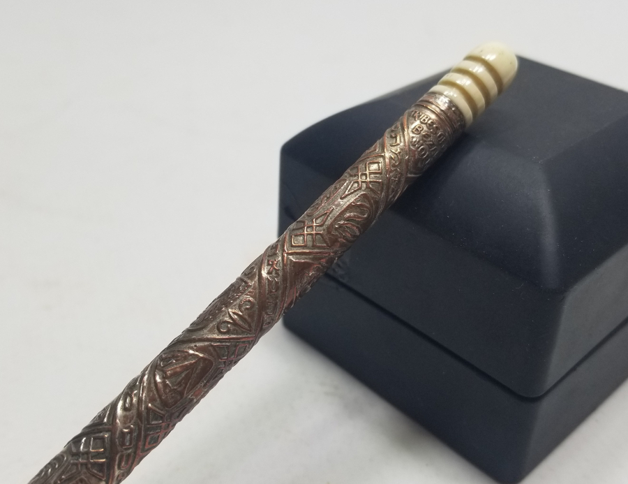 ÜZERİ İBRANİCE YAZILI KABARTMA İŞÇİLİKLİ ANTİKA SİGARA AĞIZLIĞI