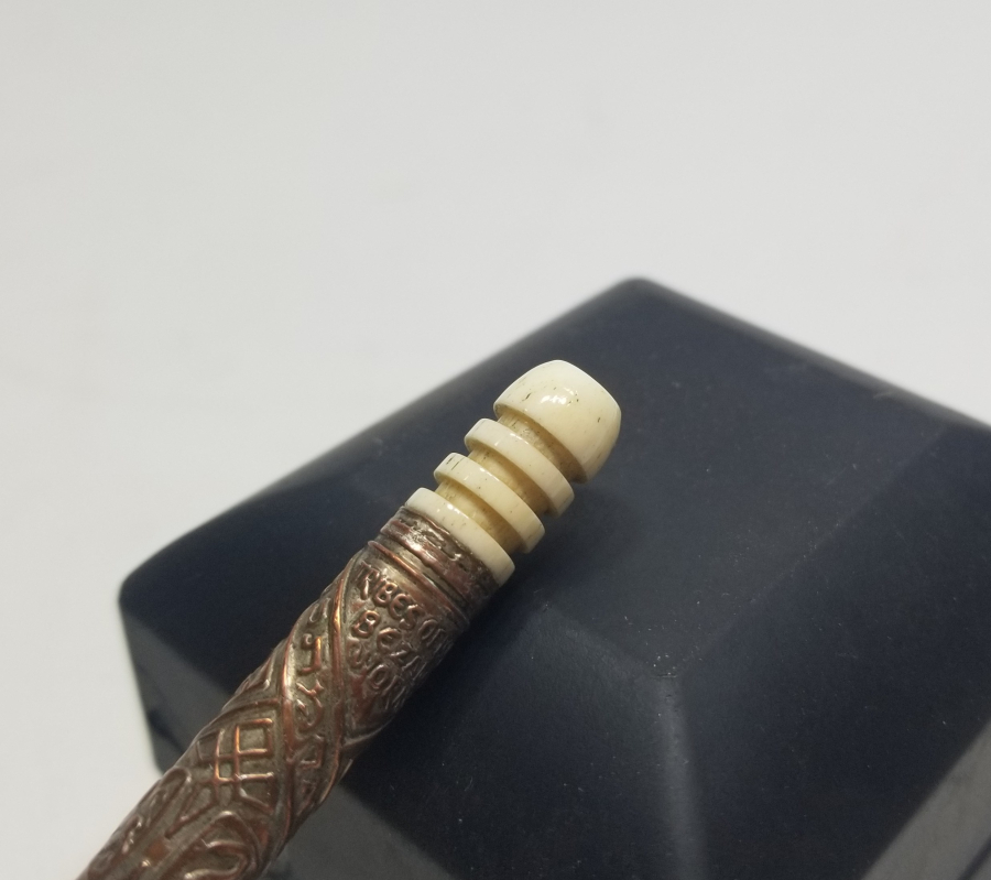 ÜZERİ İBRANİCE YAZILI KABARTMA İŞÇİLİKLİ ANTİKA SİGARA AĞIZLIĞI