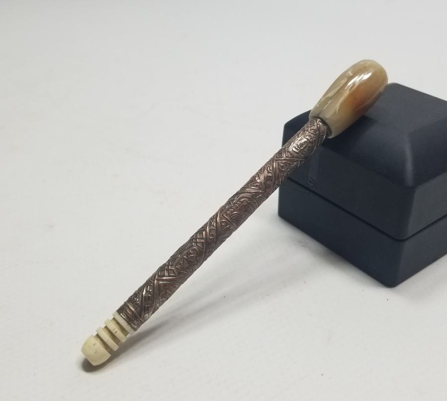 ÜZERİ İBRANİCE YAZILI KABARTMA İŞÇİLİKLİ ANTİKA SİGARA AĞIZLIĞI