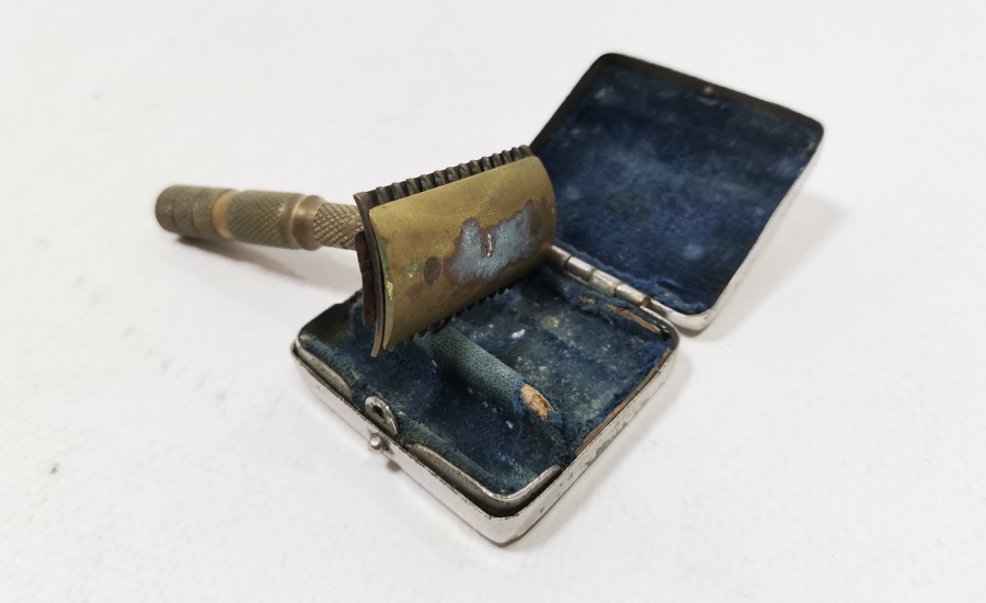 ORİJİNAL KUTUSUNDA ANTİKA SEYAHAT TRAŞ TAKIMI