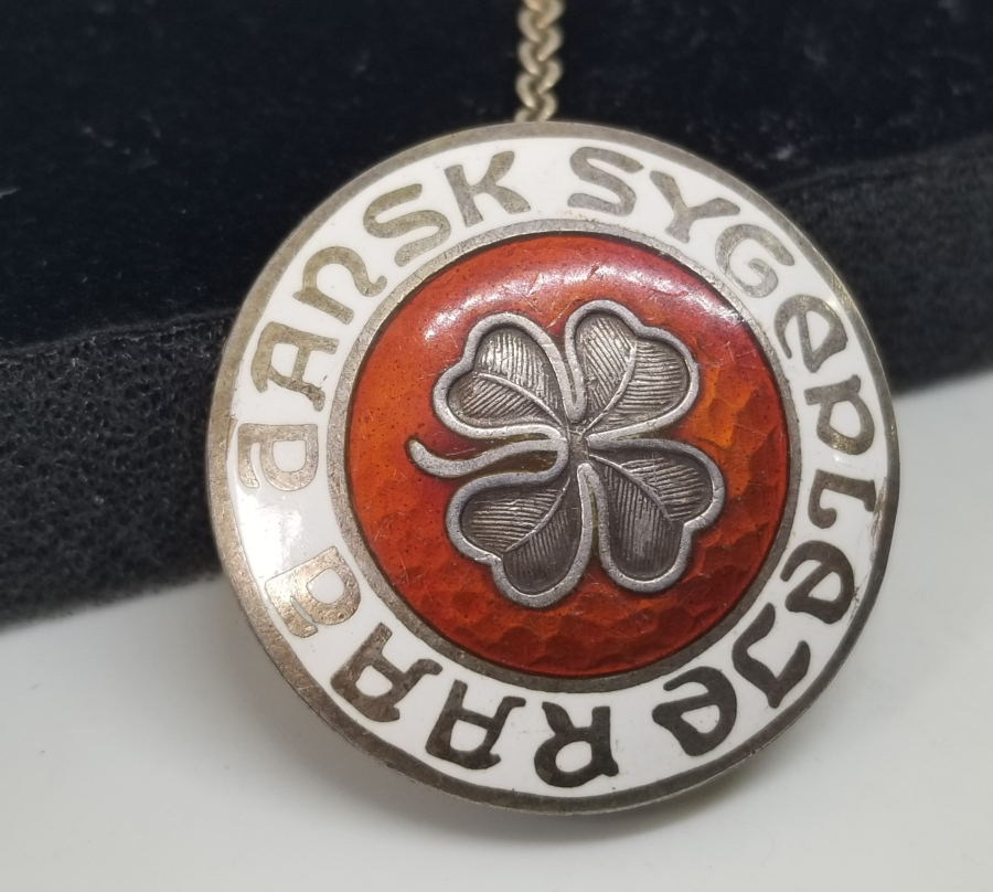 ÜZERİ MİNE İŞÇİLİKLİ ANTİKA GÜMÜŞ AVRUPA ROZET