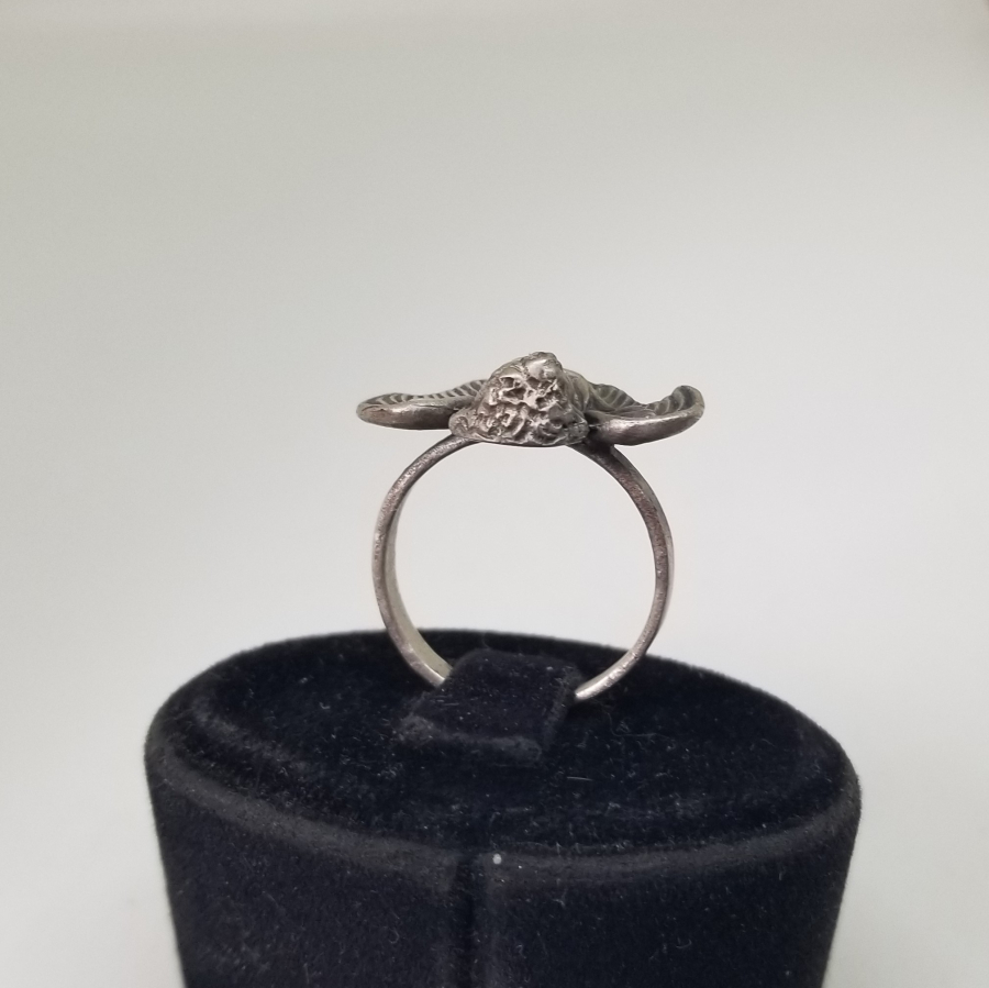 ÜZERİ MELEK FİGÜRLÜ ÖZEL YAPIM GÜMÜŞ YÜZÜK