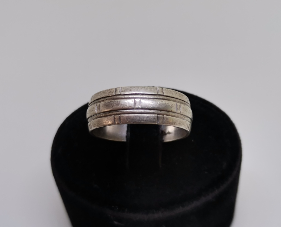 KABARTMA İŞÇİLİKLİ GÜMÜŞ ALYANS YÜZÜK