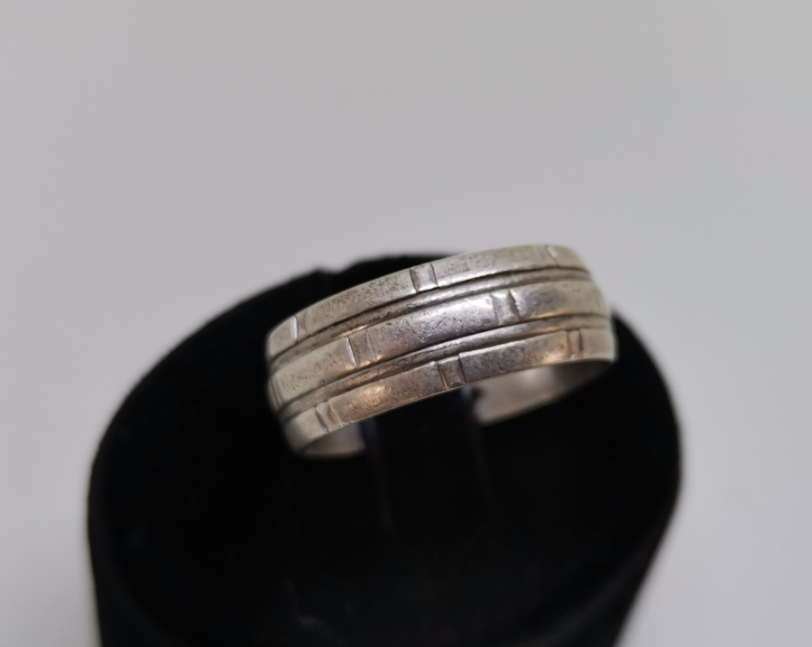 KABARTMA İŞÇİLİKLİ GÜMÜŞ ALYANS YÜZÜK