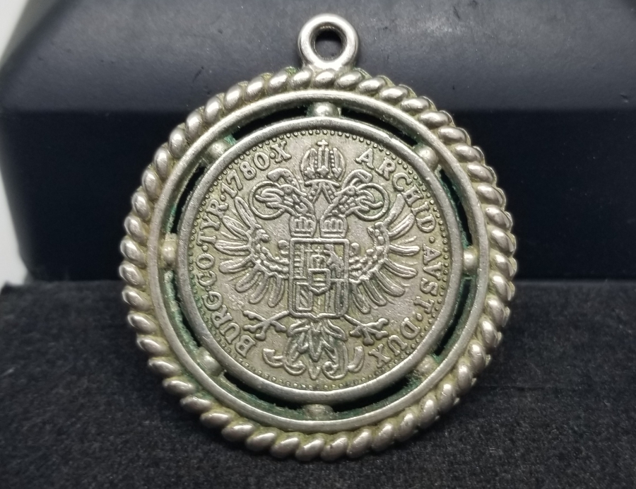 GÜMÜŞ KAPLAMA MARIA TERESSA GÖRSELLİ AVRUPA KOLYE