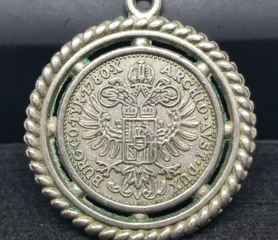 GÜMÜŞ KAPLAMA MARIA TERESSA GÖRSELLİ AVRUPA KOLYE