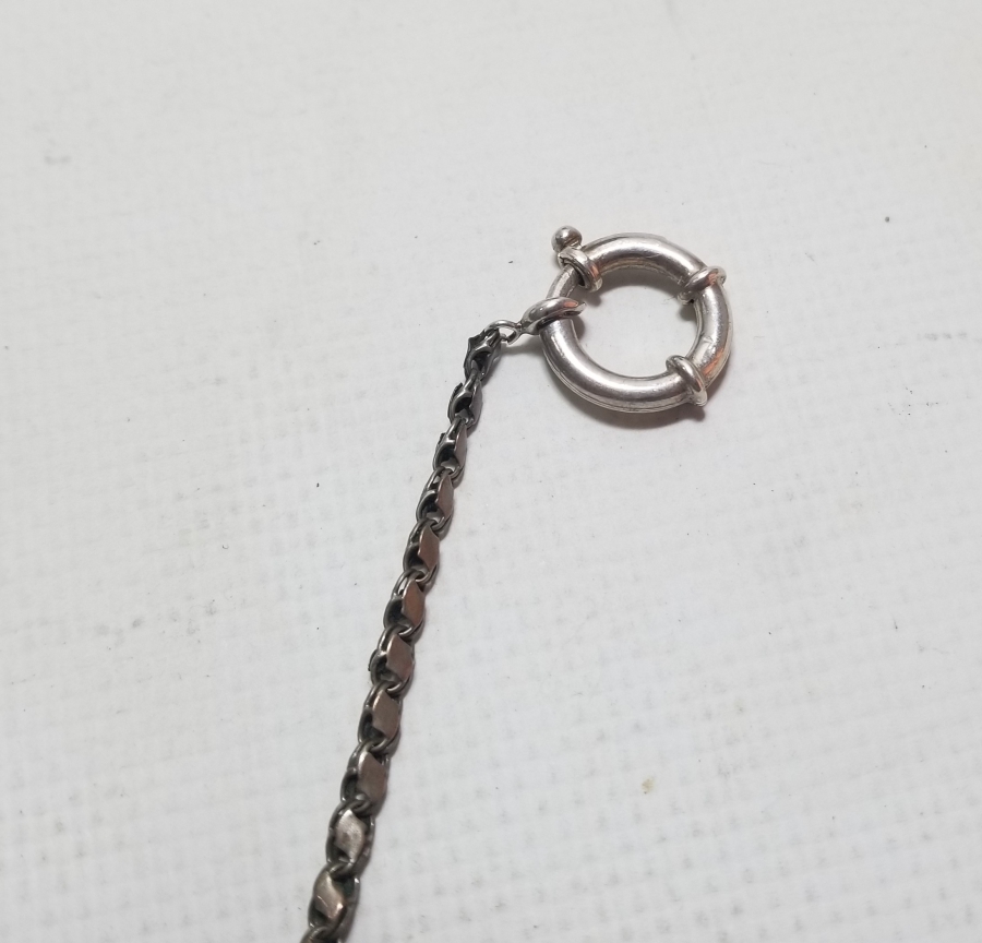 BAKLALI FORMDA YAPILMIŞ ANTİKA GÜMÜŞ CEP SAATİ KÖSTEĞİ