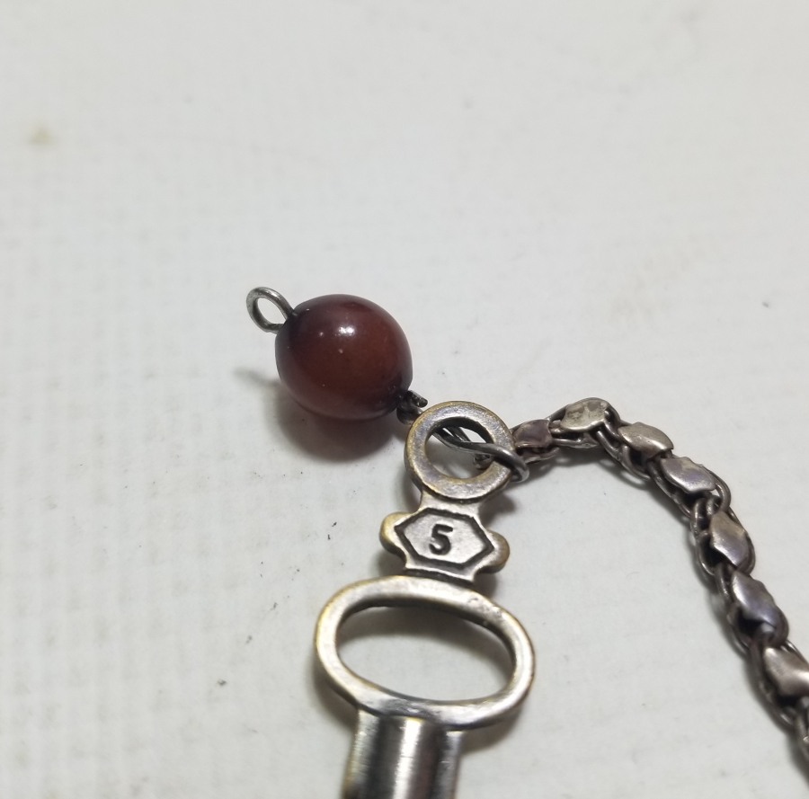 BAKLALI FORMDA YAPILMIŞ ANTİKA GÜMÜŞ CEP SAATİ KÖSTEĞİ