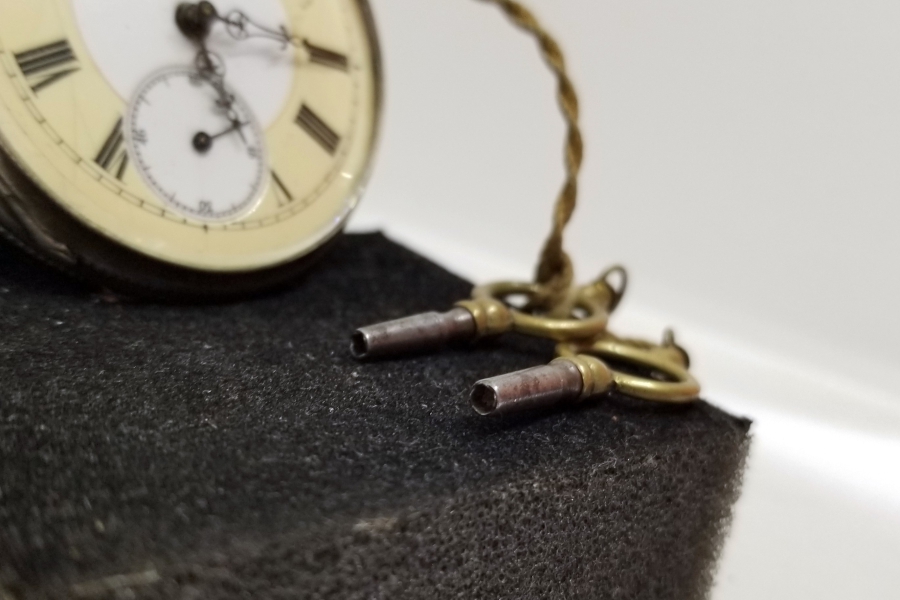 OSMANLI DÖNEMİ KURMALI GÜMÜŞ KASA RENKLİ KADRAN CEP SAATİ