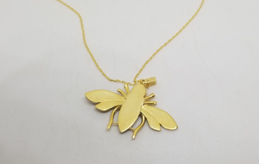 PIRLANTA TAŞLI ARI FORMLU MİNE İŞÇİLİKLİ ÖZEL YAPIM KOLYE