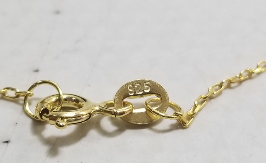 PIRLANTA TAŞLI ARI FORMLU MİNE İŞÇİLİKLİ ÖZEL YAPIM KOLYE