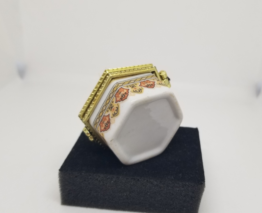 ÜZERİ YAZILI ANTİKA PORSELEN MÜCEVHER KUTUSU