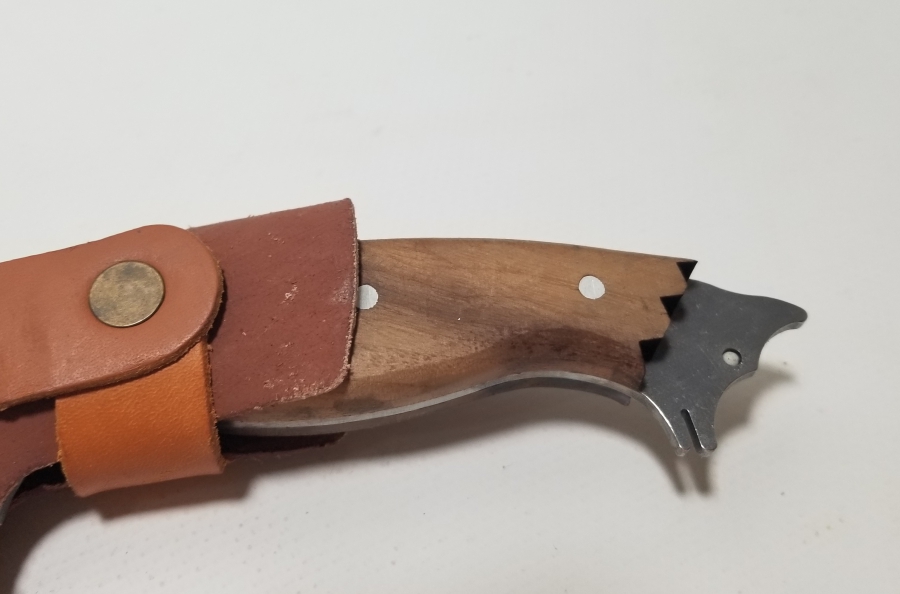 BÜYÜK BOY AHŞAP SAPLI VE KURT BAŞLI KAMPÇI BIÇAĞI