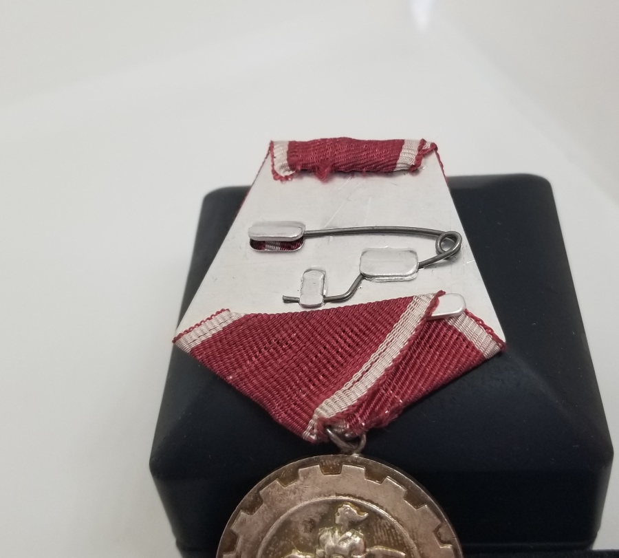 NADİR TİPTE ORİJİNAL ASKISIYLA SOVYET MADALYA