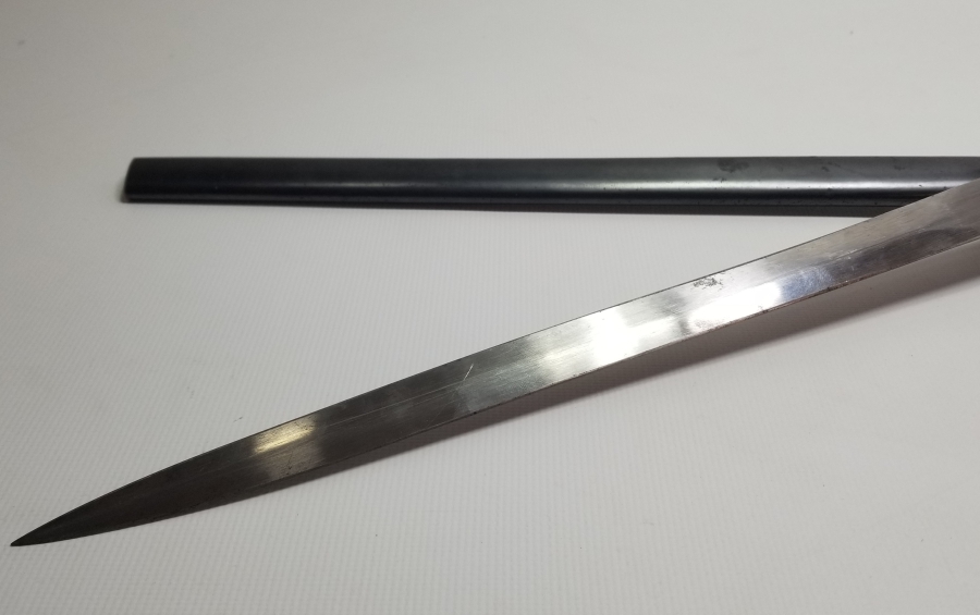 OSMANLI DÖNEMİ ORİJİNAL BEL ASKISI VE SIRMALI PÜSKÜLÜYLE ALLAH BİZİMLE YAZILI NADİR BOYDA TOPÇU KILICI - TOPÇU SUBAYI'NIN SON SAVUNMA KILICI